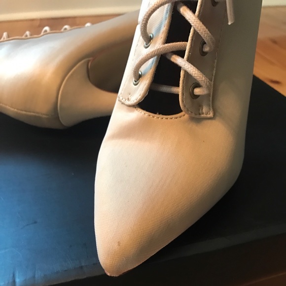 🚨SALE🚨Olivia & Jaymes Lycra/Satin Taupe Booties - Picture 5 of 8